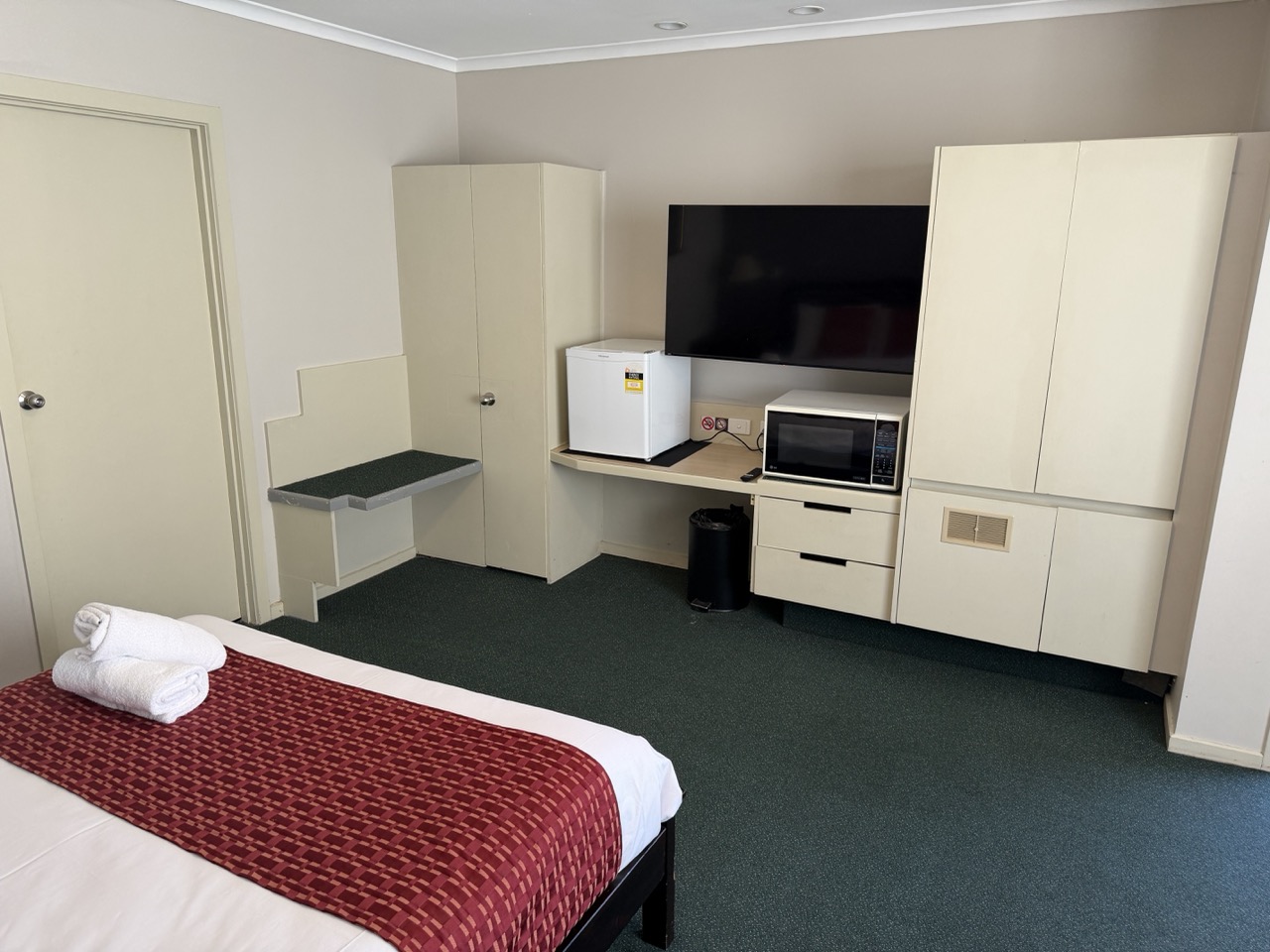 oval-spa-suite-2 Large